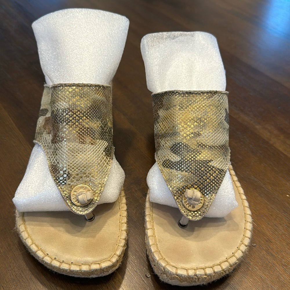 Great Camo Espadrilles from Andre Assous. Size 8